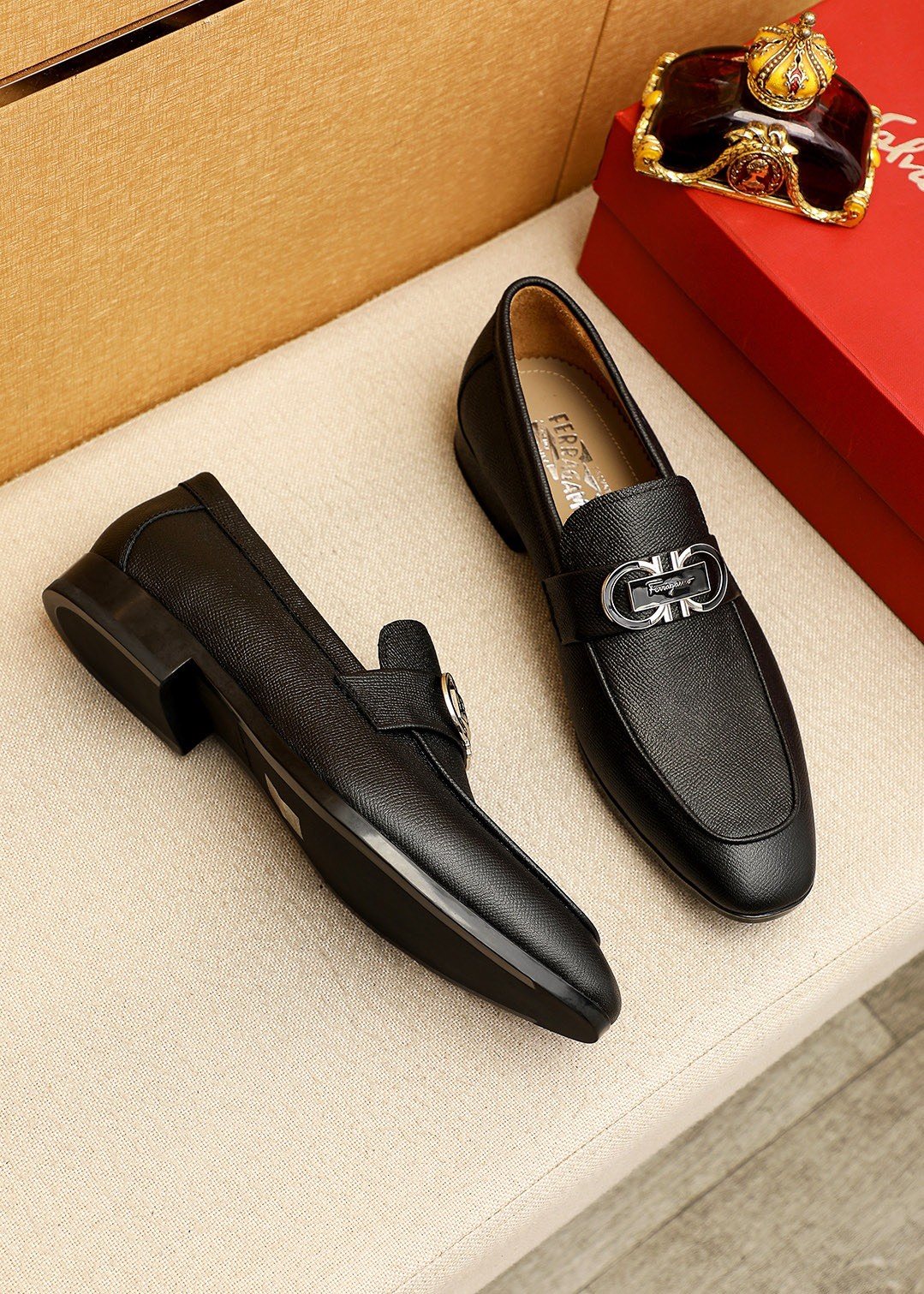Ferragamo Men's Textured Buckle Loafers