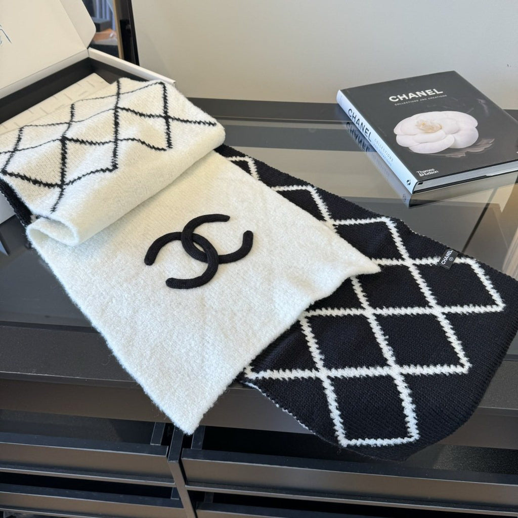 Chanel Reversible Ivory & Black Knit Scarf