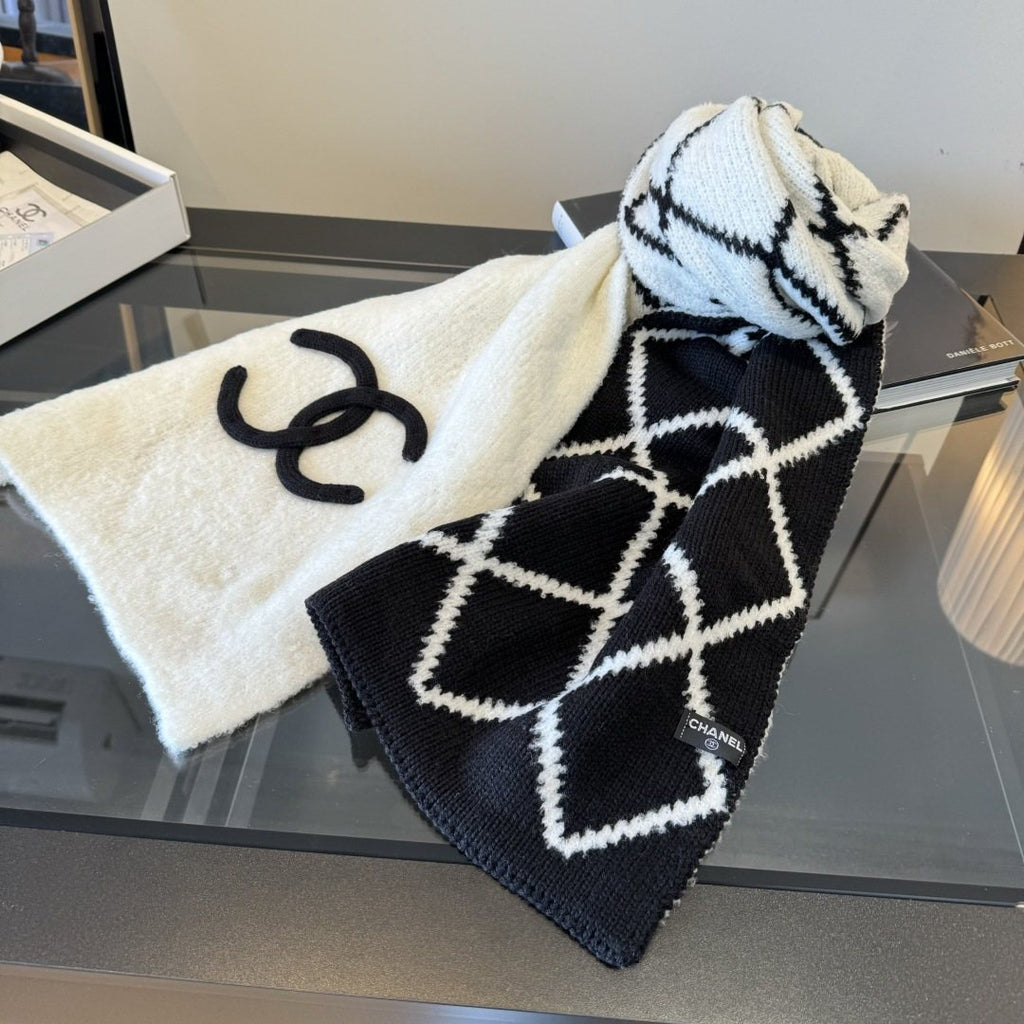 Chanel Reversible Ivory & Black Knit Scarf