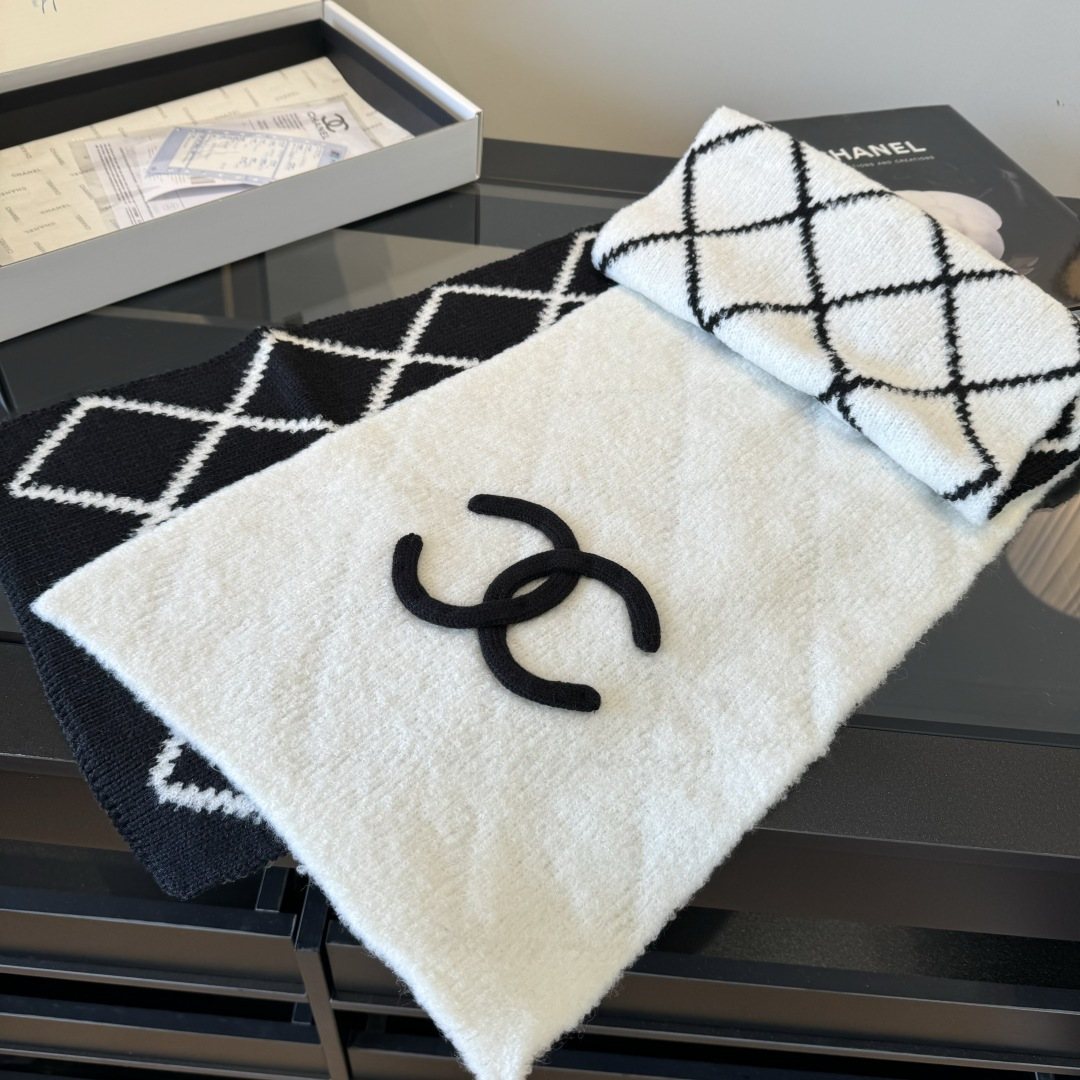 Chanel Reversible Ivory & Black Knit Scarf